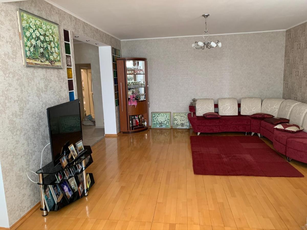 Bright Room Near International Exhibition Centre Kyiv Exterior photo